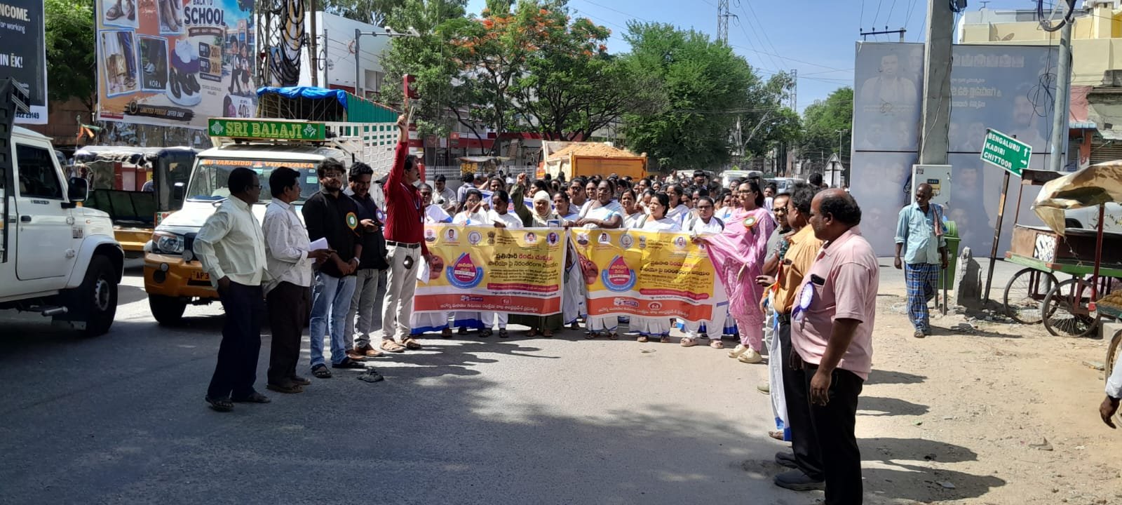 పల్స్ పోలియో పై భారీ ర్యాలీ. డి. ఎమ్. హెచ్. ఓ.డాక్టర్ లక్ష్మినరసయ్య